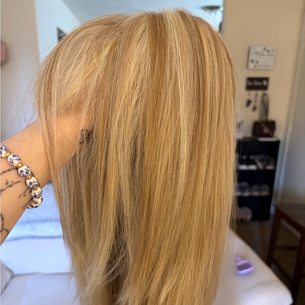Raquel Welch ‘Well Played’ in Shaded Biscuit HF synthetic wig